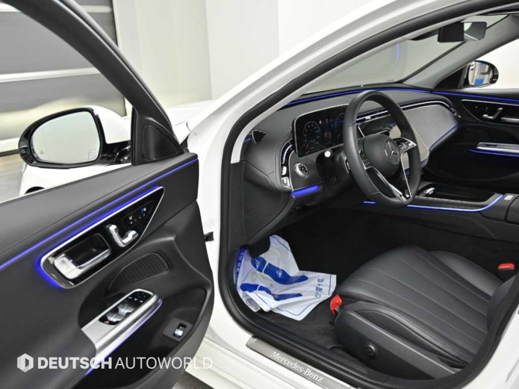 Mercedes-Benz E-Class — photo 11