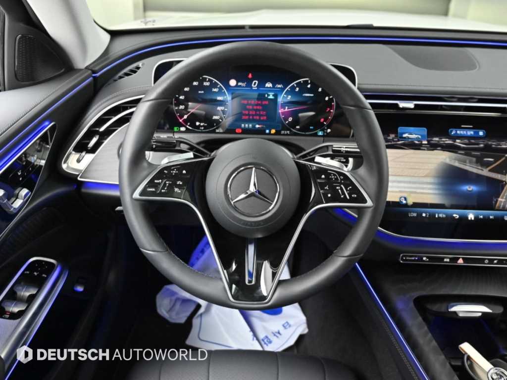 Mercedes-Benz E-Class — photo 13