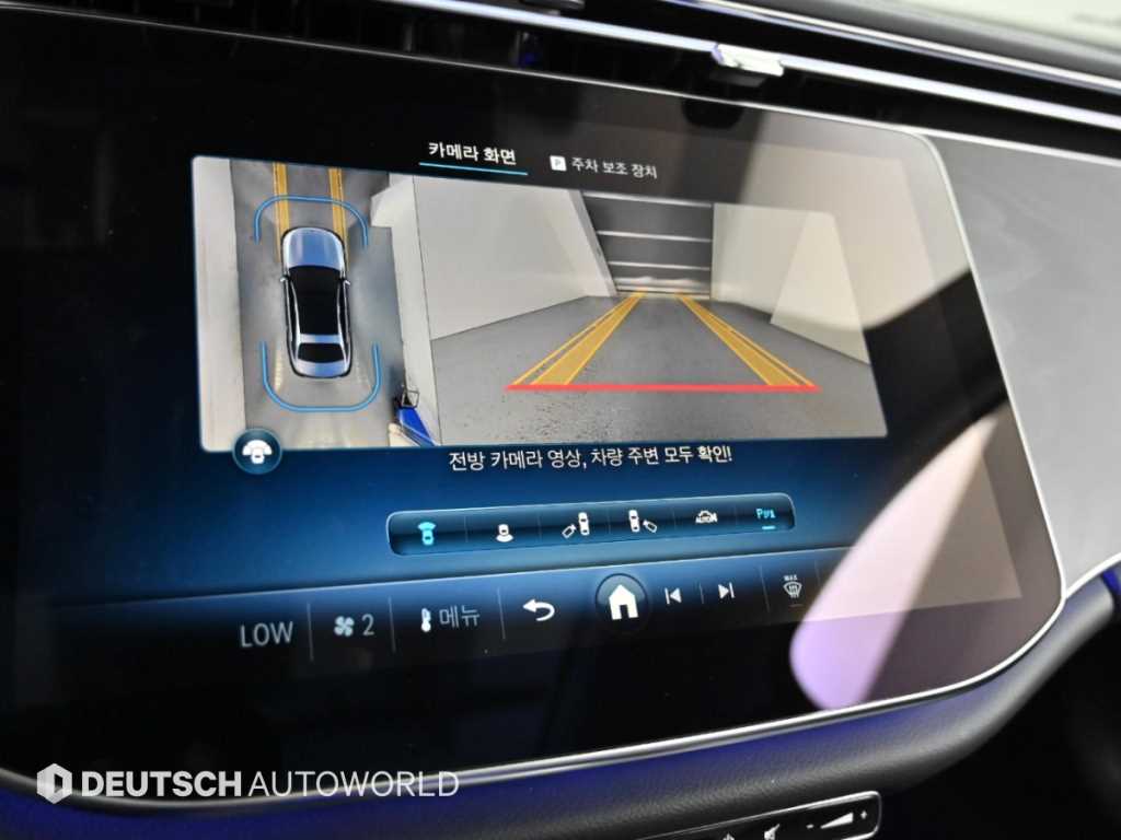 Mercedes-Benz E-Class — photo 15