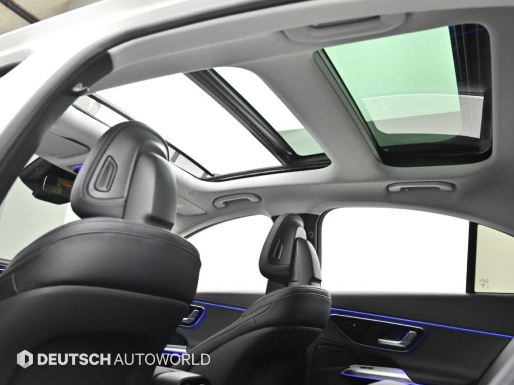 Mercedes-Benz E-Class — photo 18