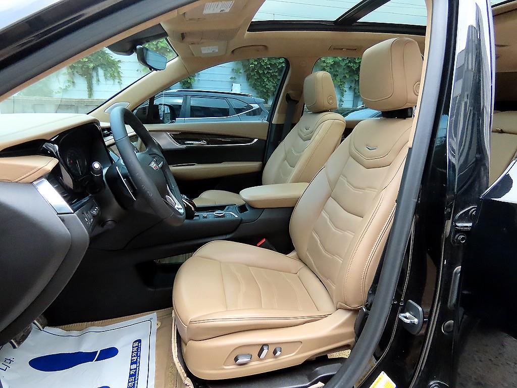Cadillac XT6 — photo 05