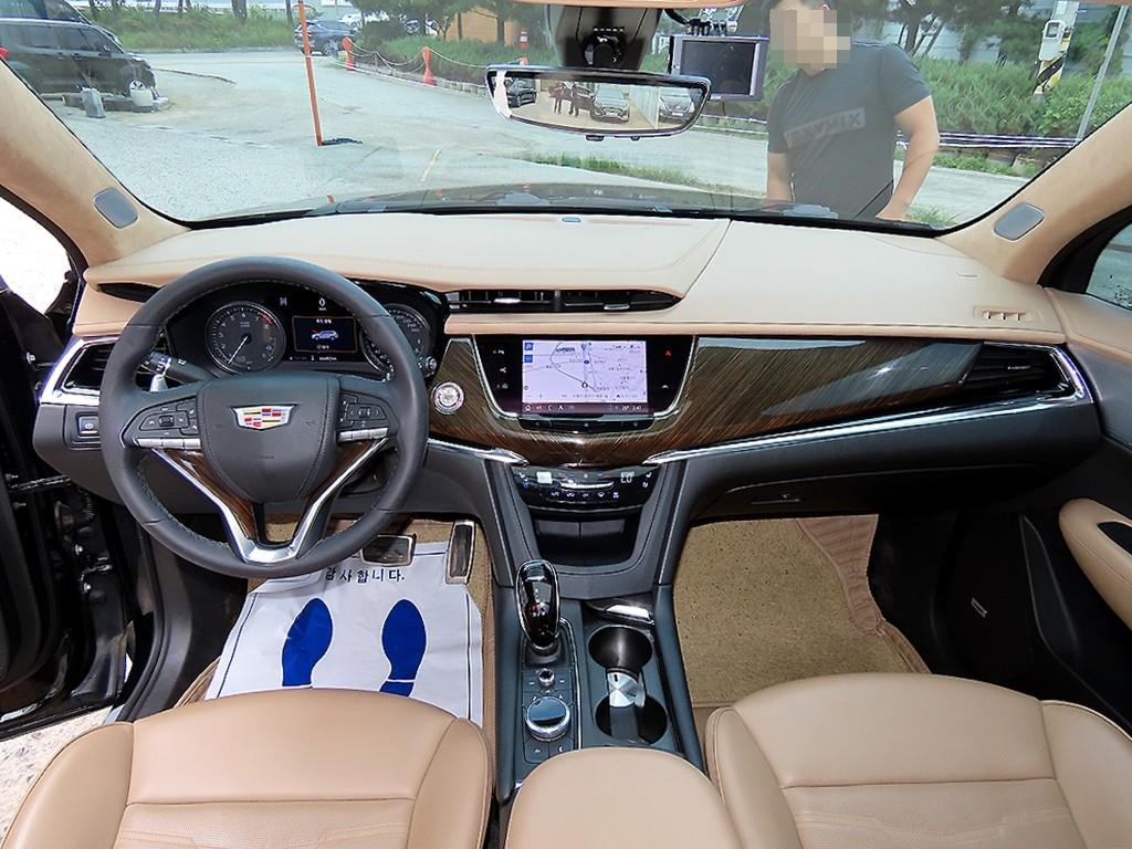 Cadillac XT6 — photo 07