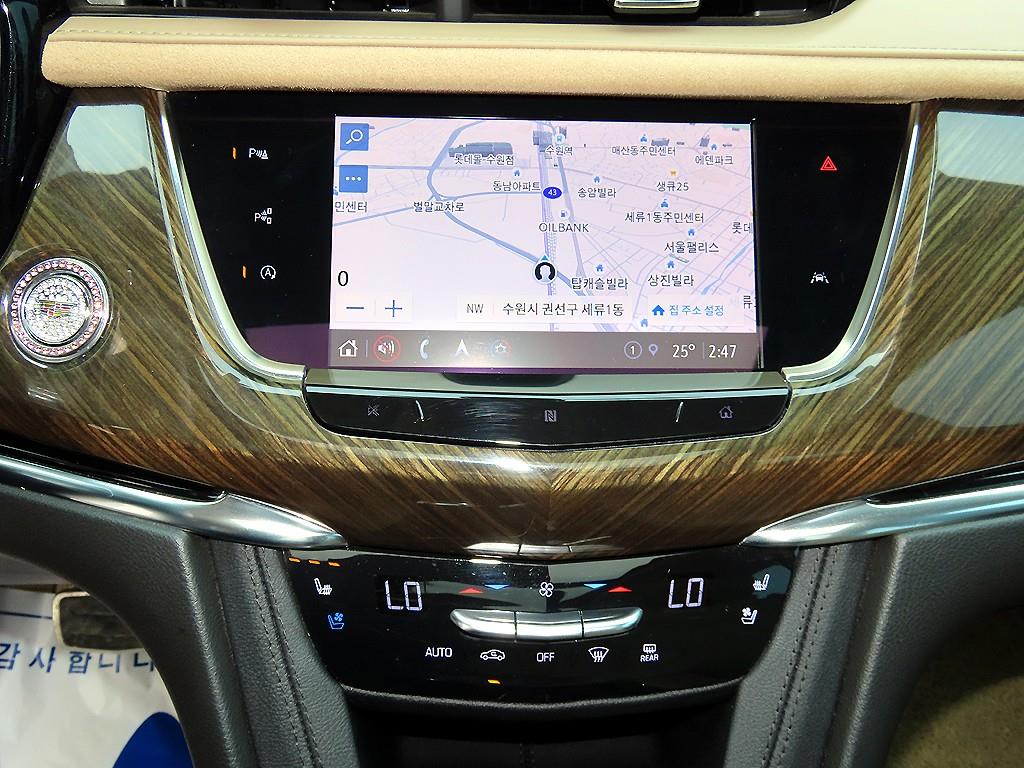 Cadillac XT6 — photo 14