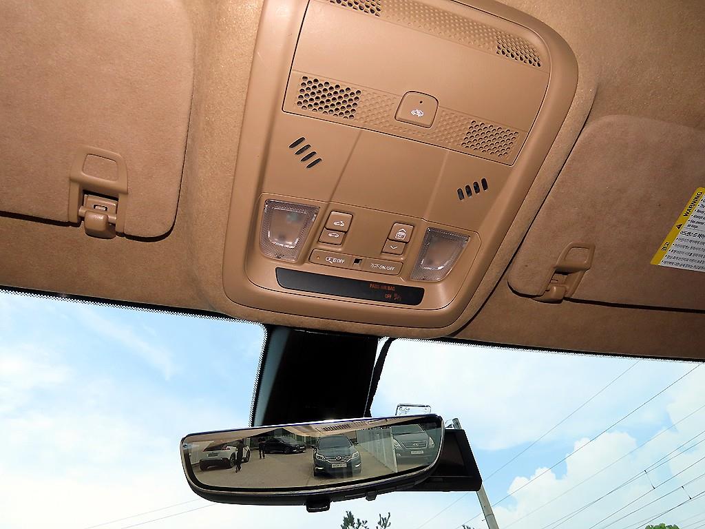 Cadillac XT6 — photo 16