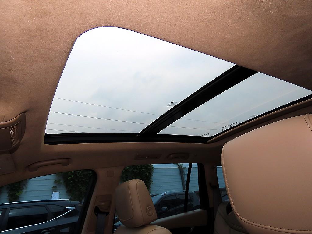 Cadillac XT6 — photo 17