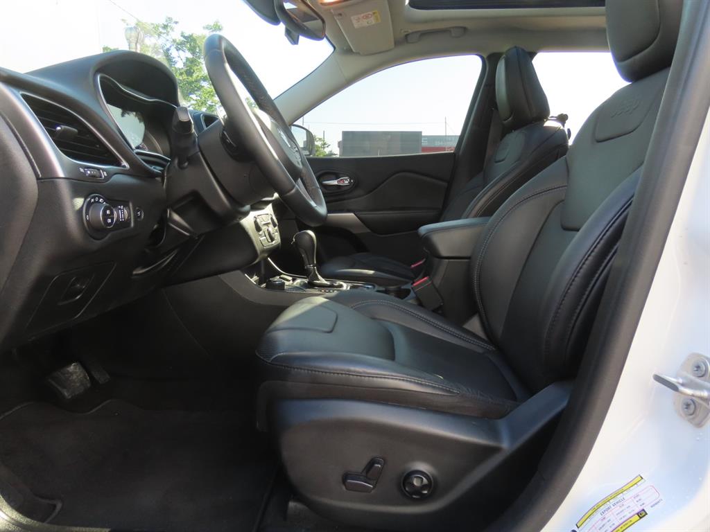 Jeep Cherokee — photo 15