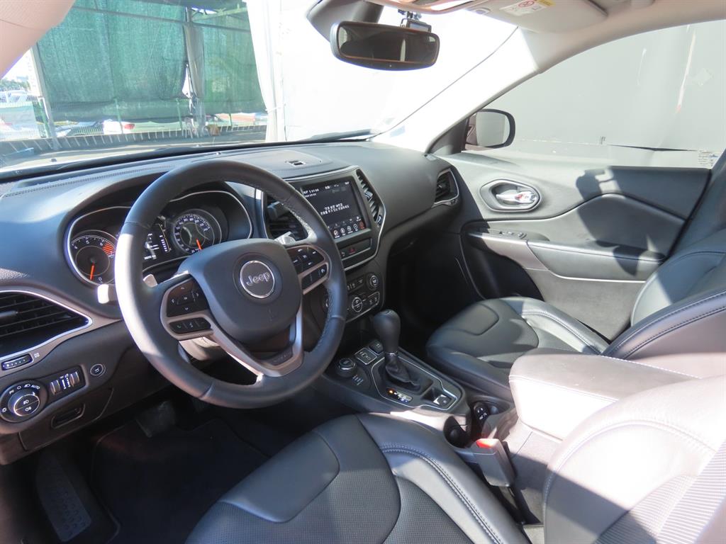 Jeep Cherokee — photo 16