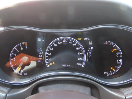 Jeep Cherokee — photo 12
