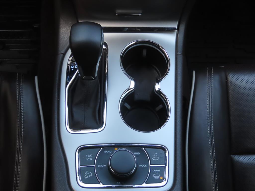 Jeep Cherokee — photo 17
