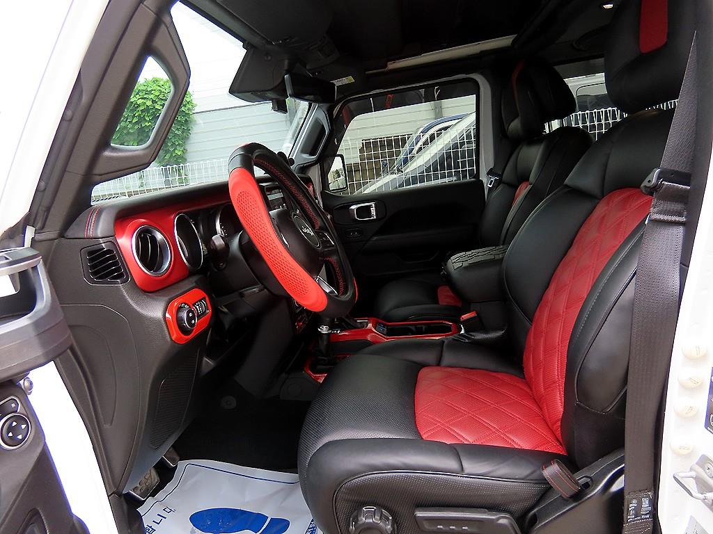 Jeep Wrangler — photo 05