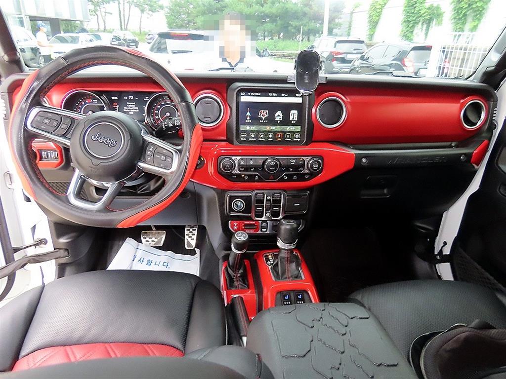 Jeep Wrangler — photo 07