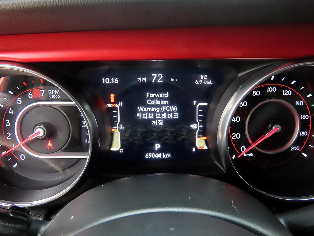 Jeep Wrangler — photo 09