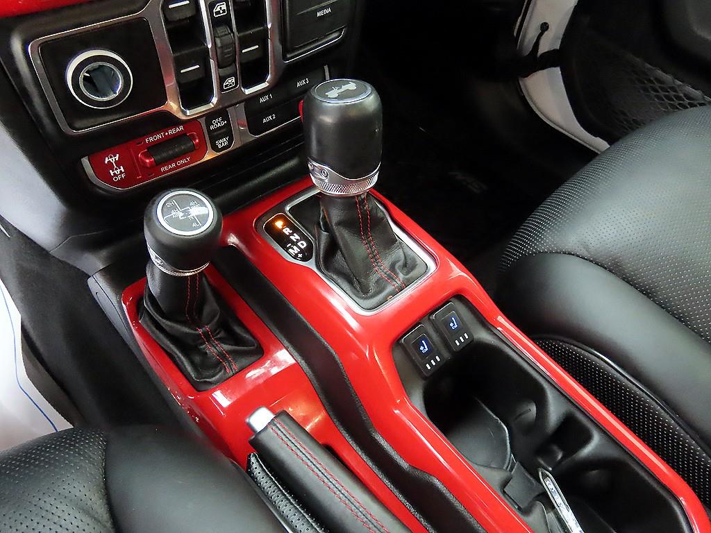 Jeep Wrangler — photo 10