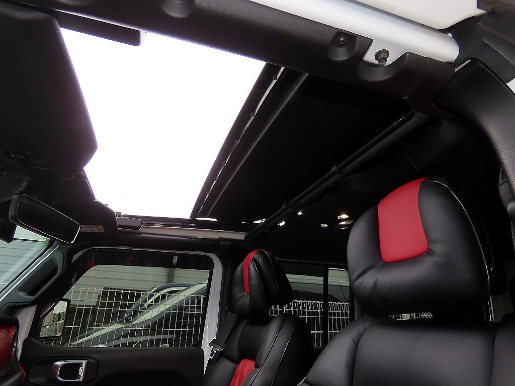Jeep Wrangler — photo 15