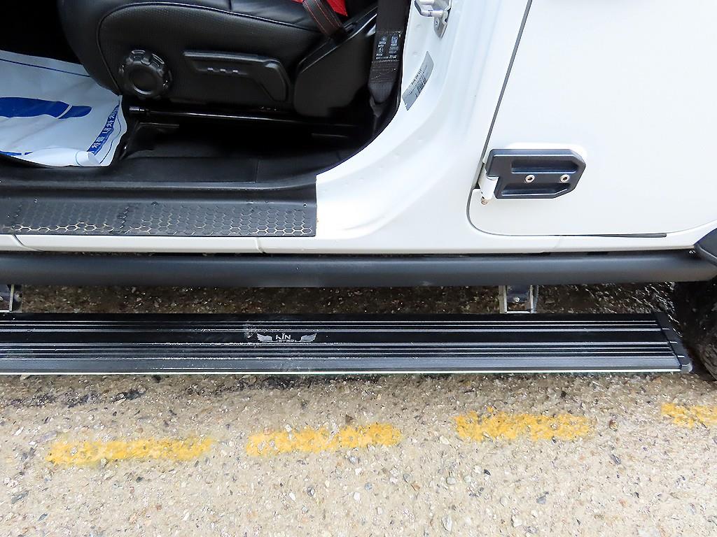 Jeep Wrangler — photo 17