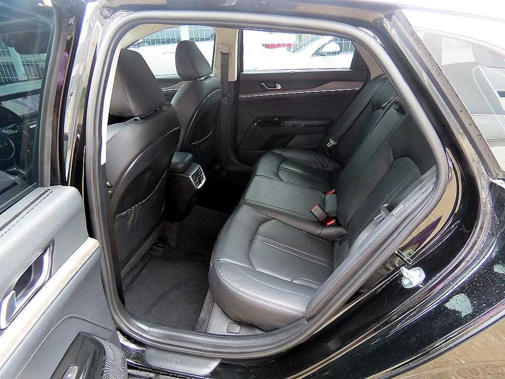 Kia K5 — photo 05