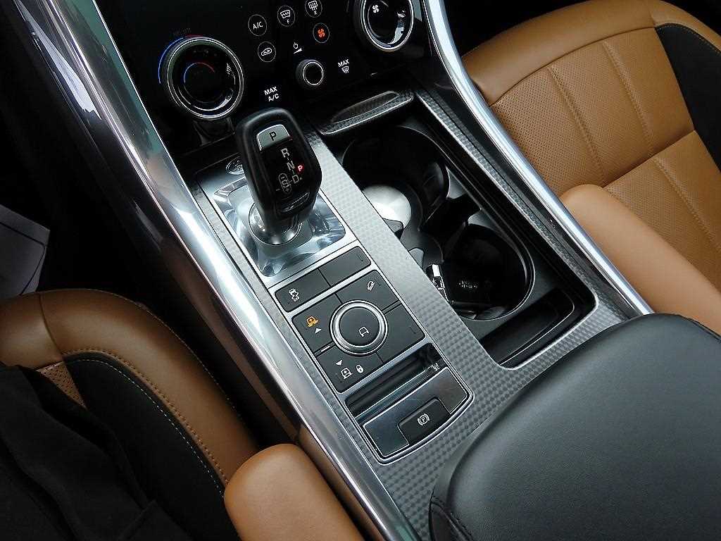 Land Rover Range Rover Sport — photo 11