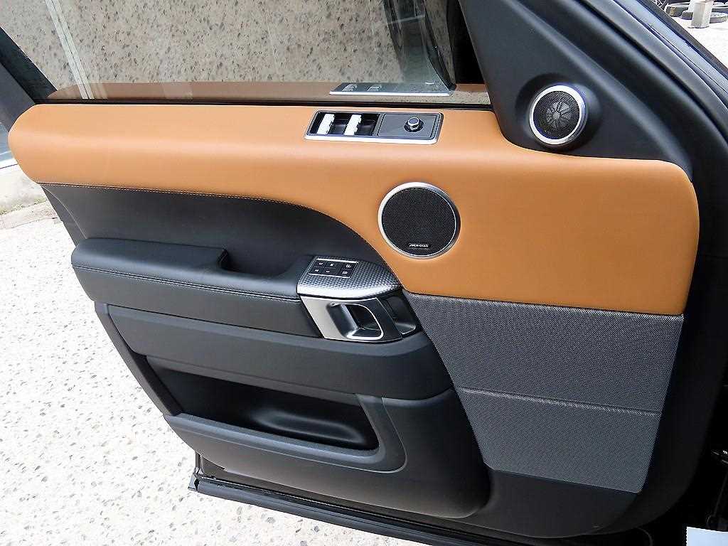 Land Rover Range Rover Sport — photo 12