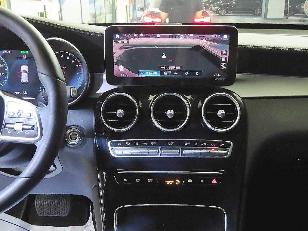 Mercedes-Benz GLC-Class — photo 11