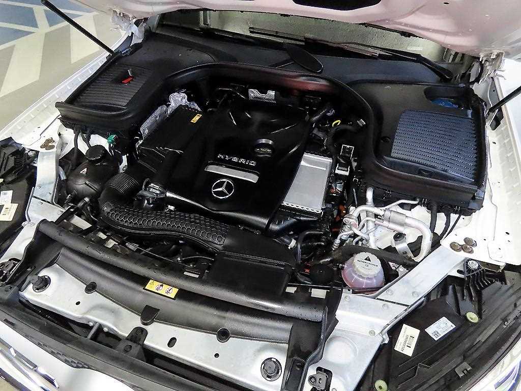 Mercedes-Benz GLC-Class — photo 19