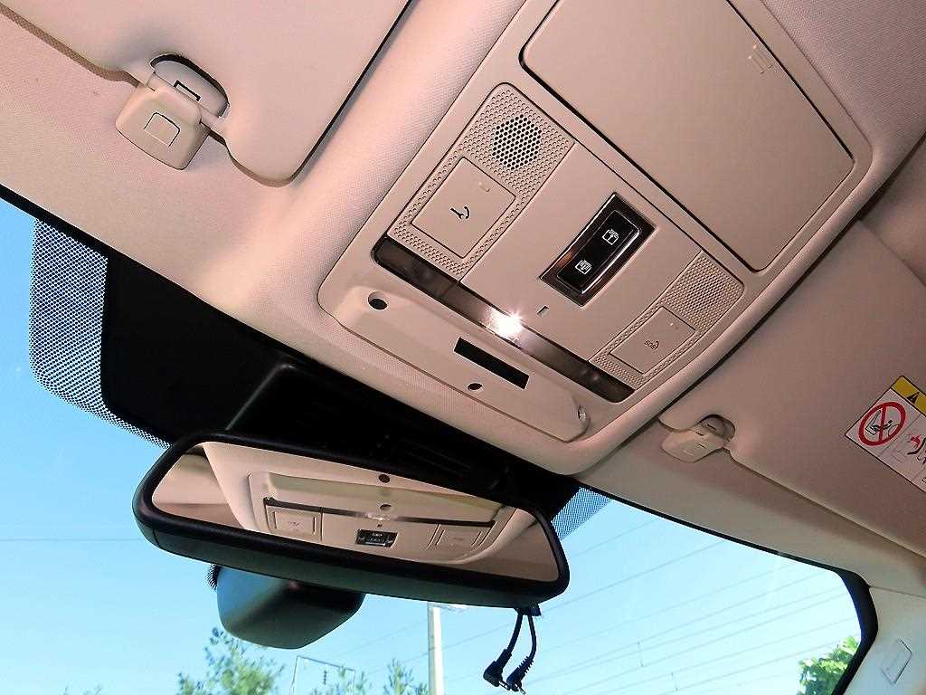 Land Rover Discovery Sport — photo 14