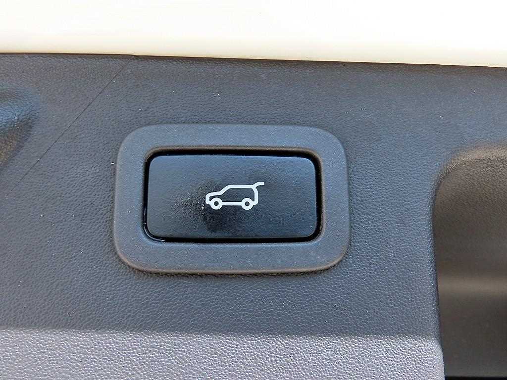 Land Rover Discovery Sport — photo 16