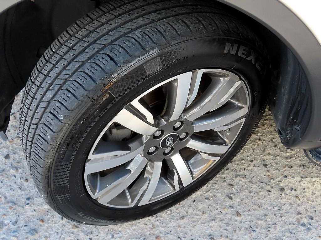 Land Rover Discovery Sport — photo 20
