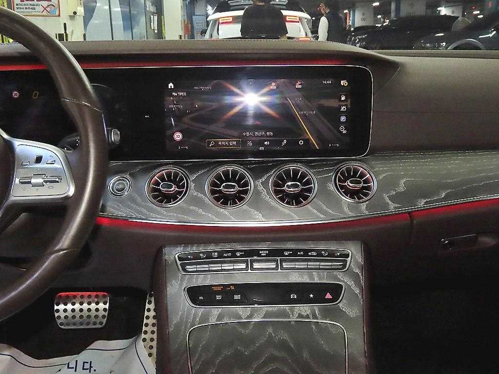Mercedes-Benz CLS-Class — photo 11