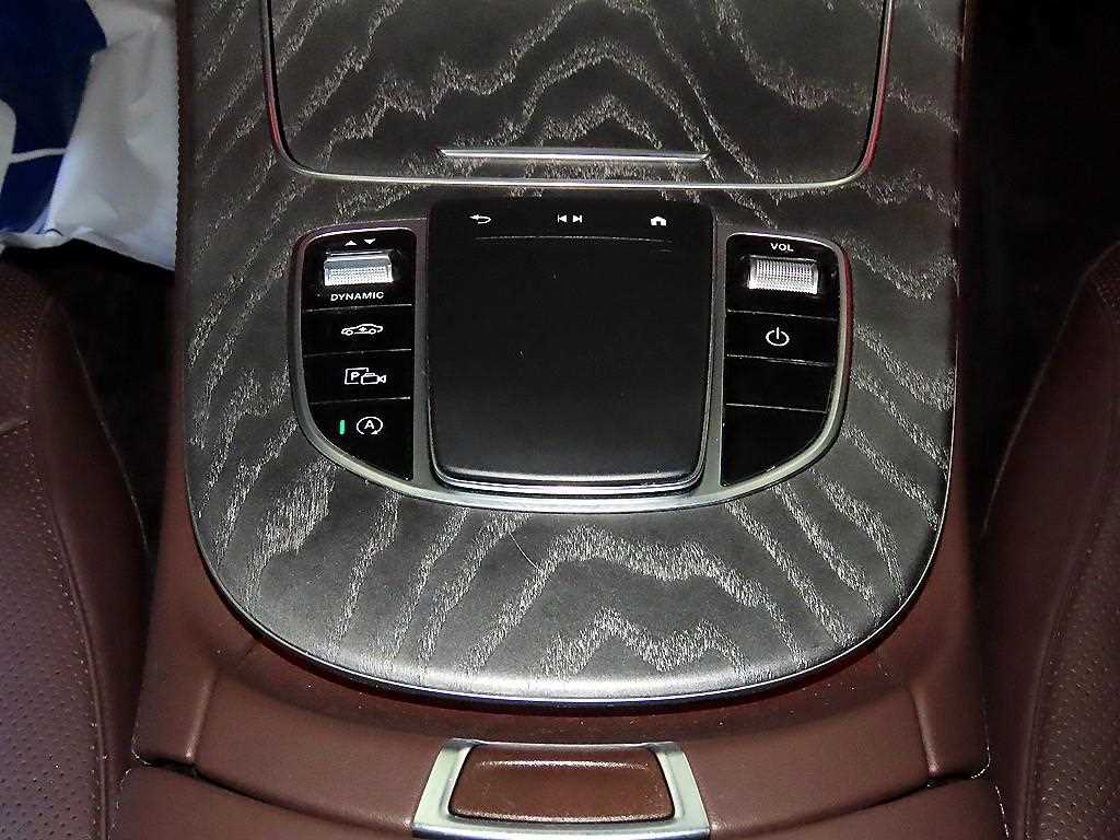 Mercedes-Benz CLS-Class — photo 13
