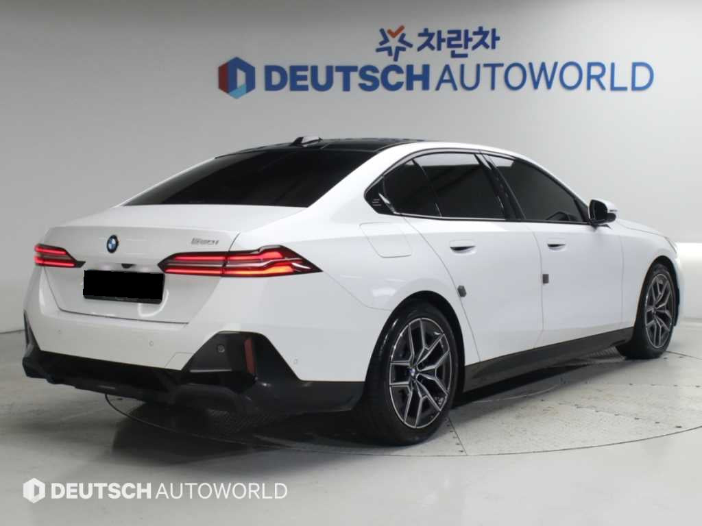 BMW 5-Series — photo 02