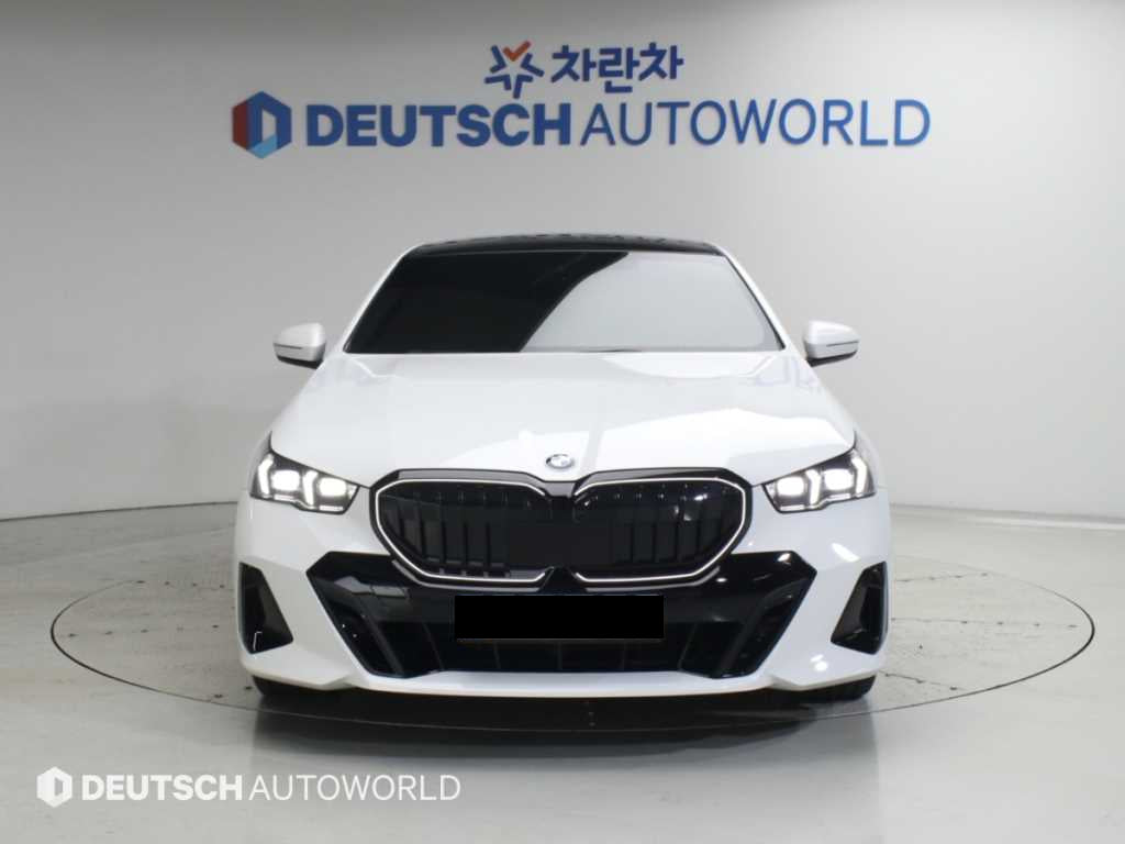 BMW 5-Series — photo 03