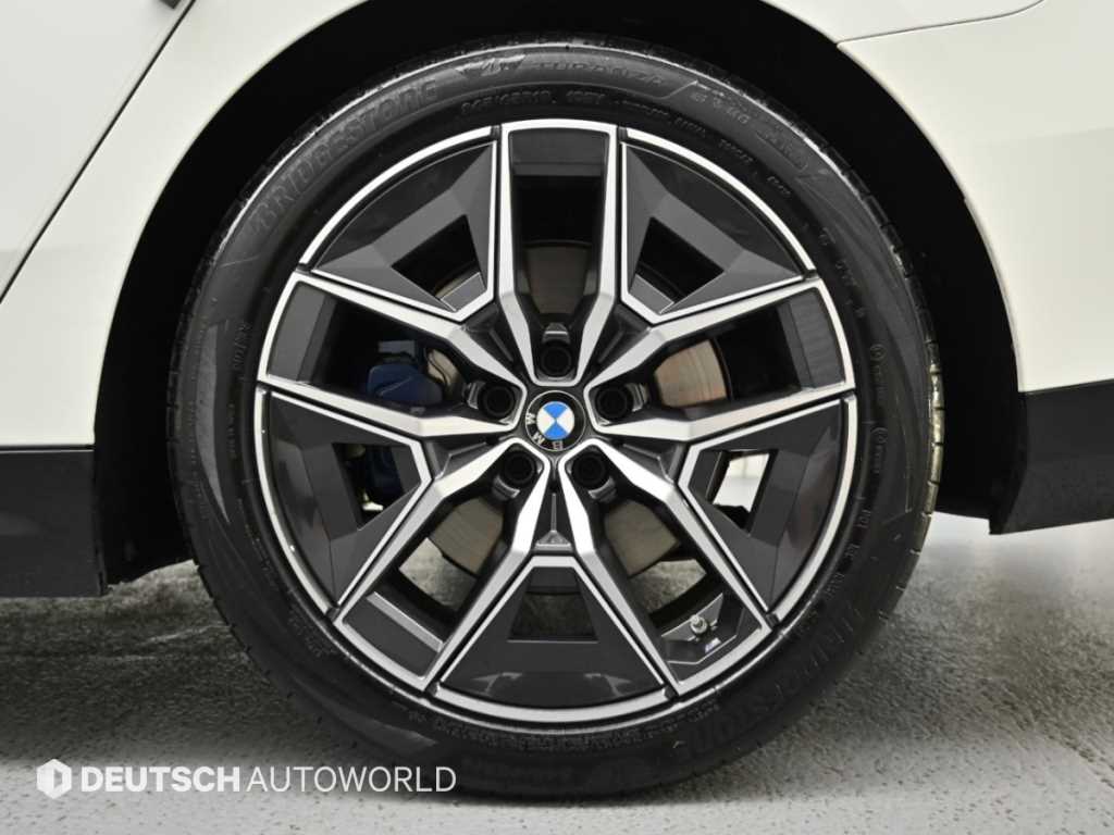 BMW 5-Series — photo 05