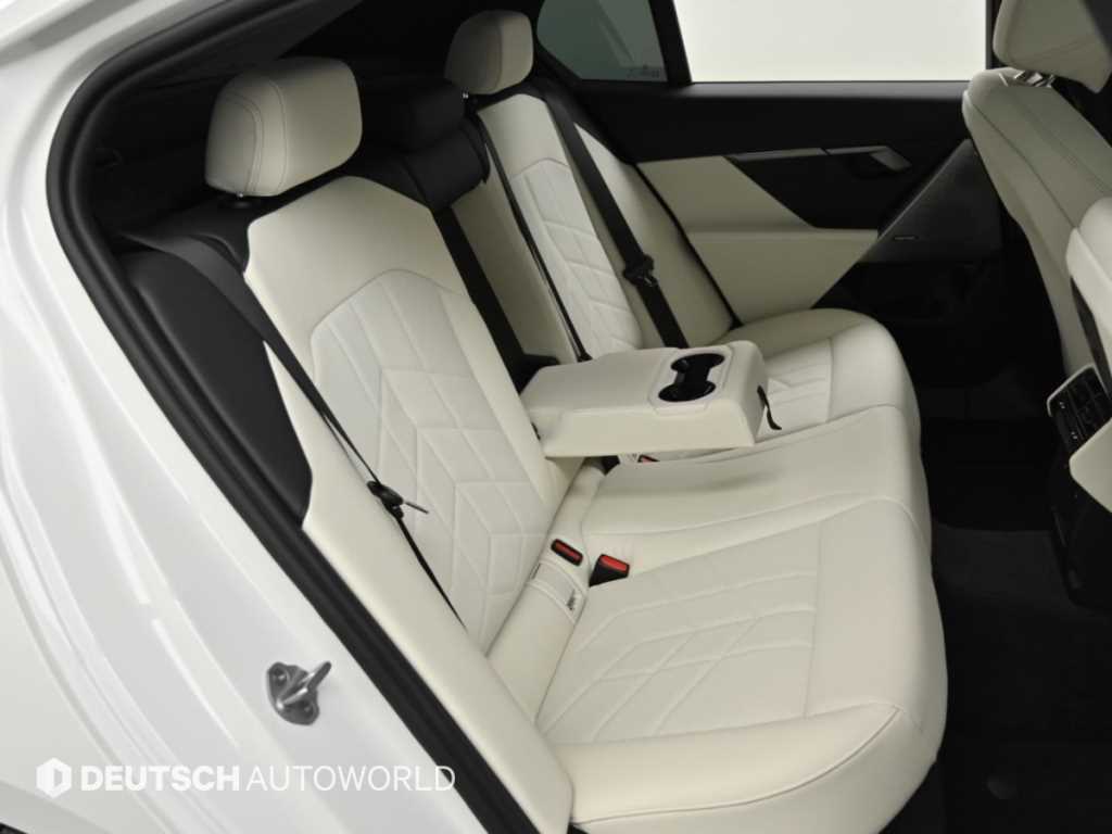 BMW 5-Series — photo 12