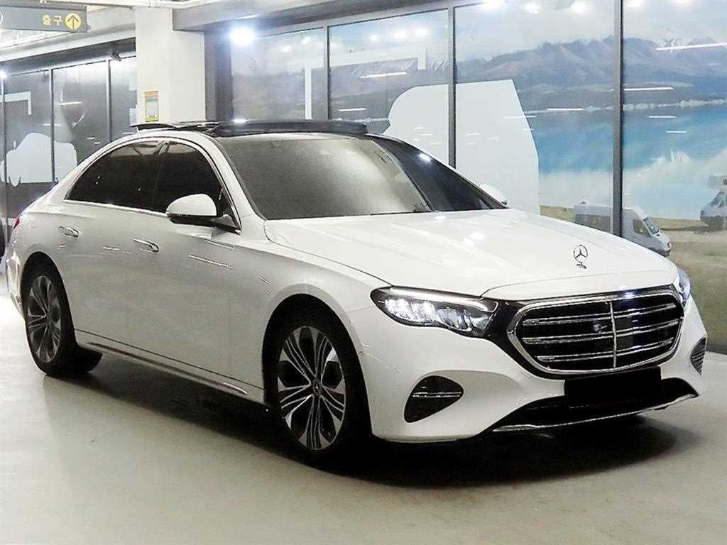 Mercedes-Benz E-Class — photo 01