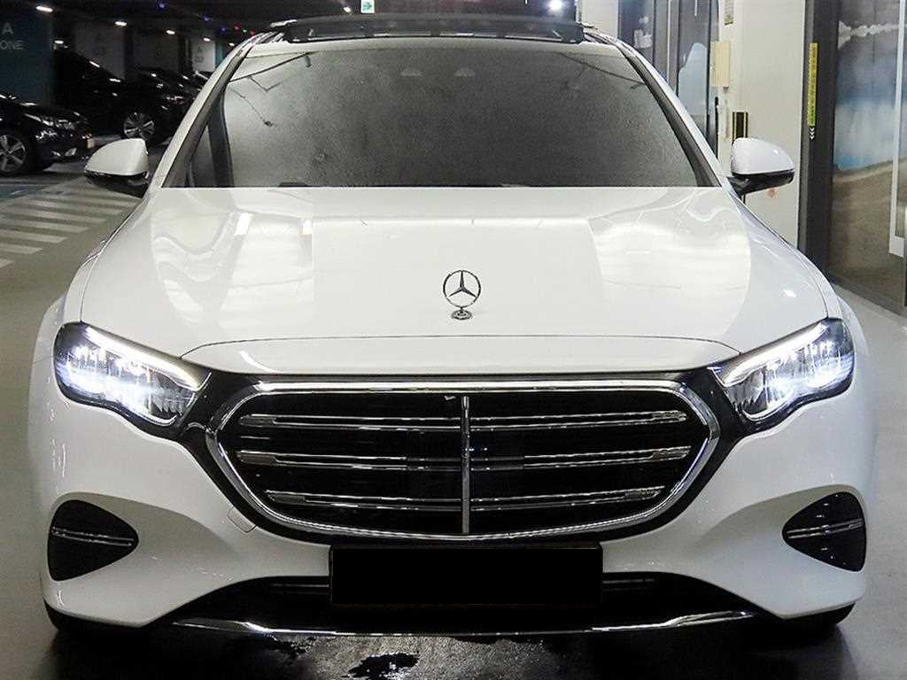 Mercedes-Benz E-Class — photo 02