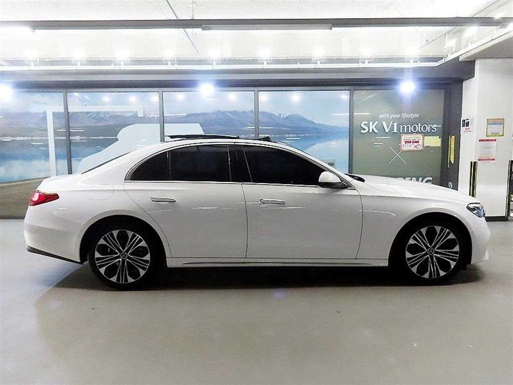 Mercedes-Benz E-Class — photo 03