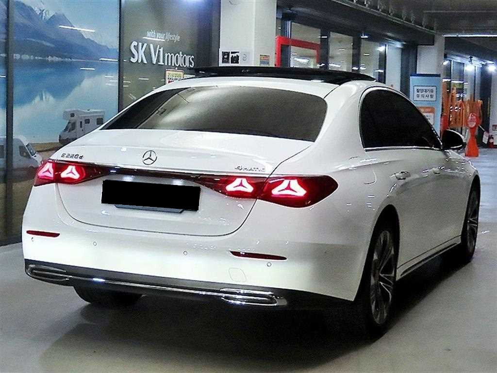 Mercedes-Benz E-Class — photo 04