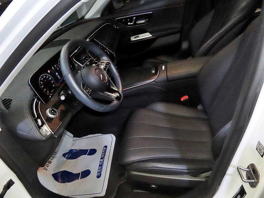 Mercedes-Benz E-Class — photo 06