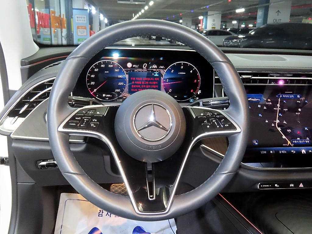 Mercedes-Benz E-Class — photo 08