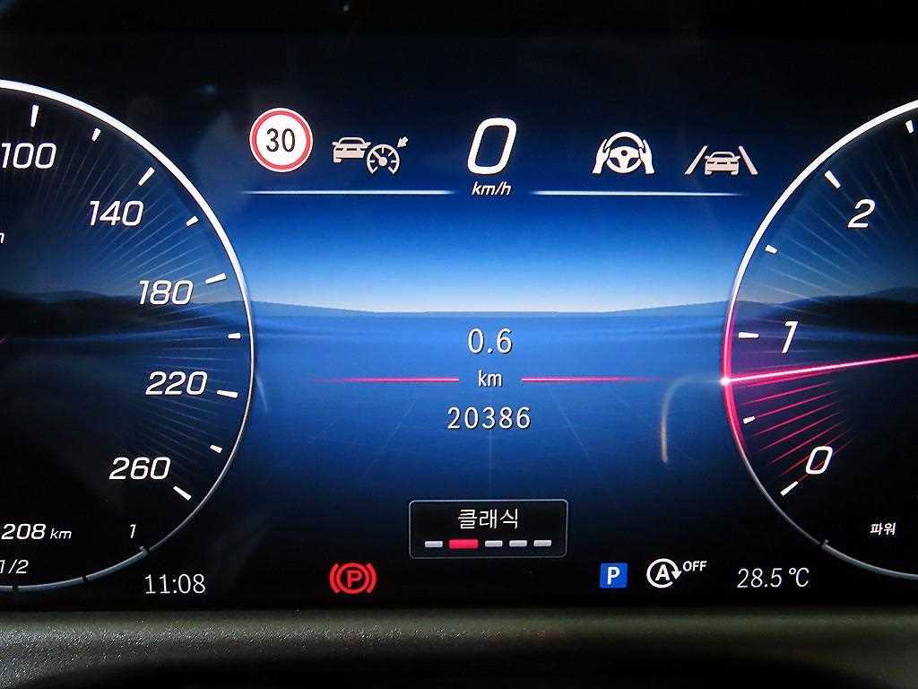 Mercedes-Benz E-Class — photo 09
