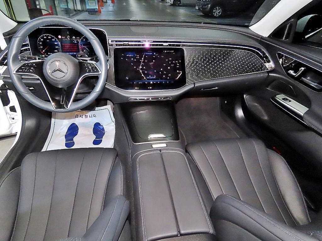 Mercedes-Benz E-Class — photo 10
