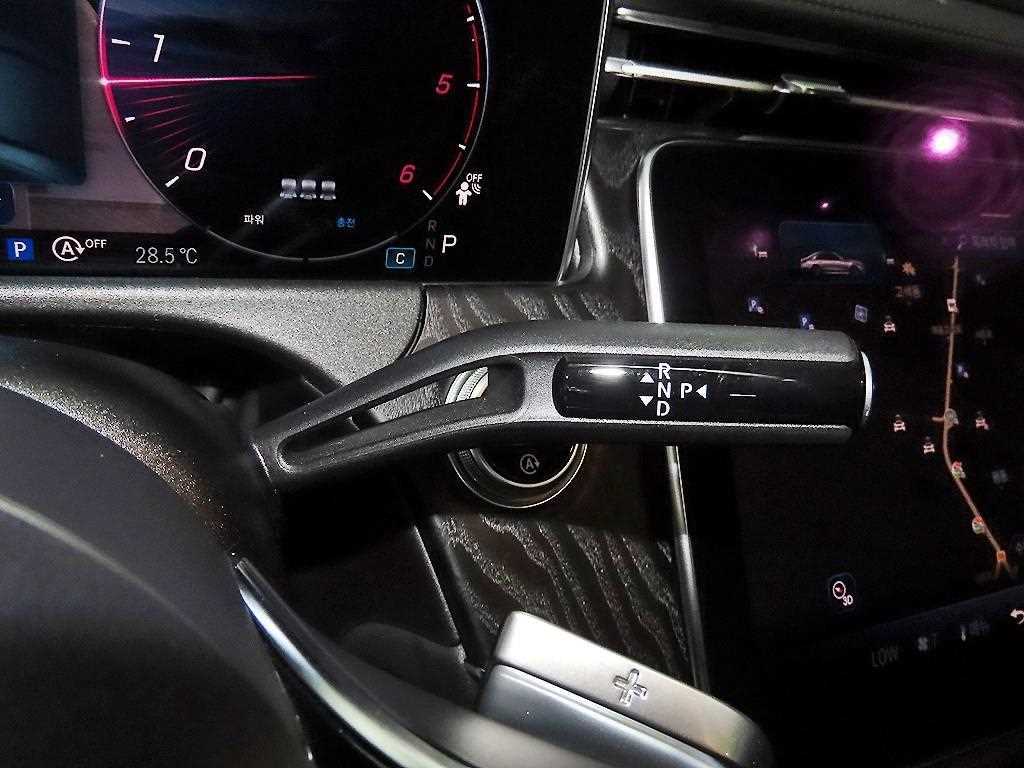 Mercedes-Benz E-Class — photo 12
