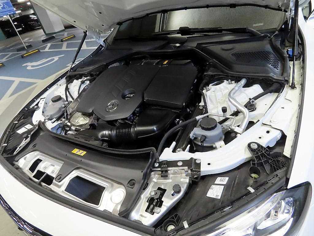 Mercedes-Benz E-Class — photo 19
