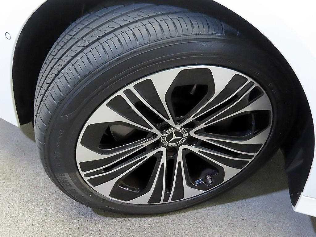 Mercedes-Benz E-Class — photo 20