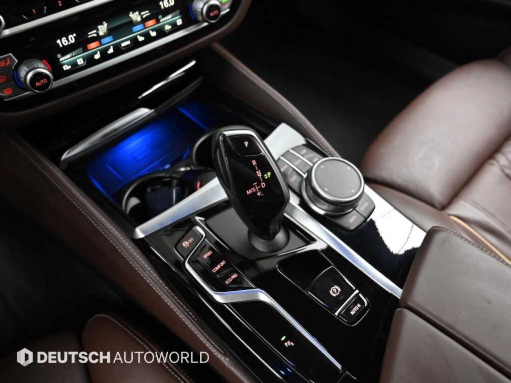 BMW 5-Series — photo 09
