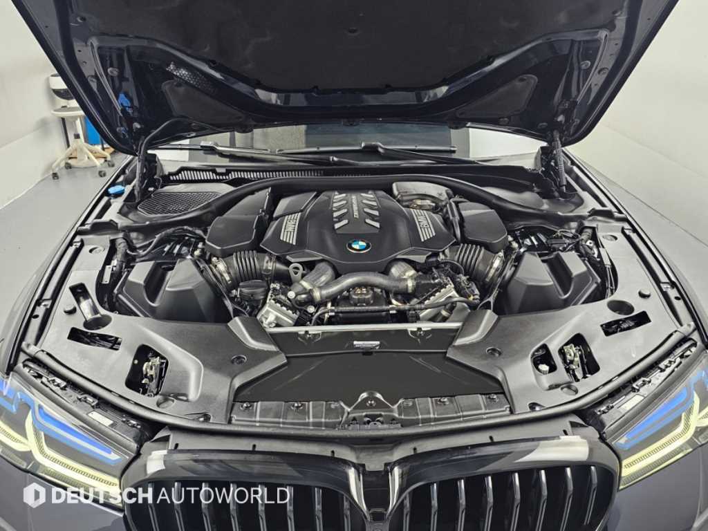 BMW 5-Series — photo 06