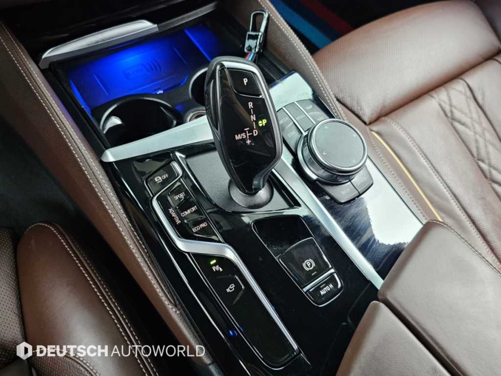 BMW 5-Series — photo 09