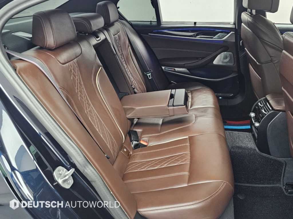 BMW 5-Series — photo 12