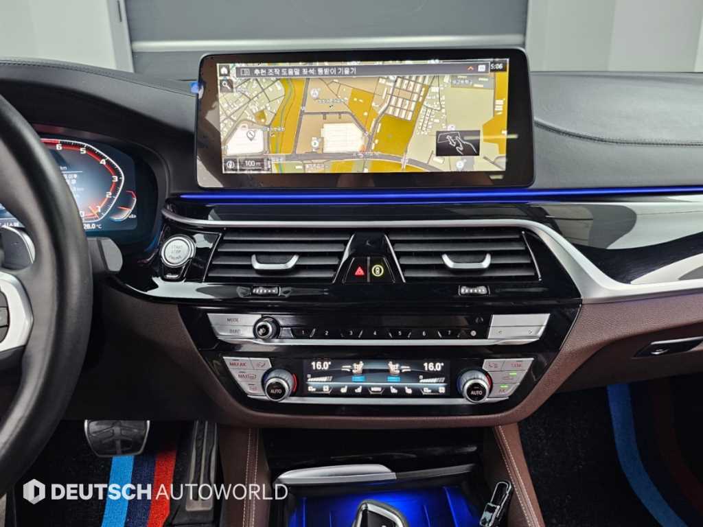 BMW 5-Series — photo 14