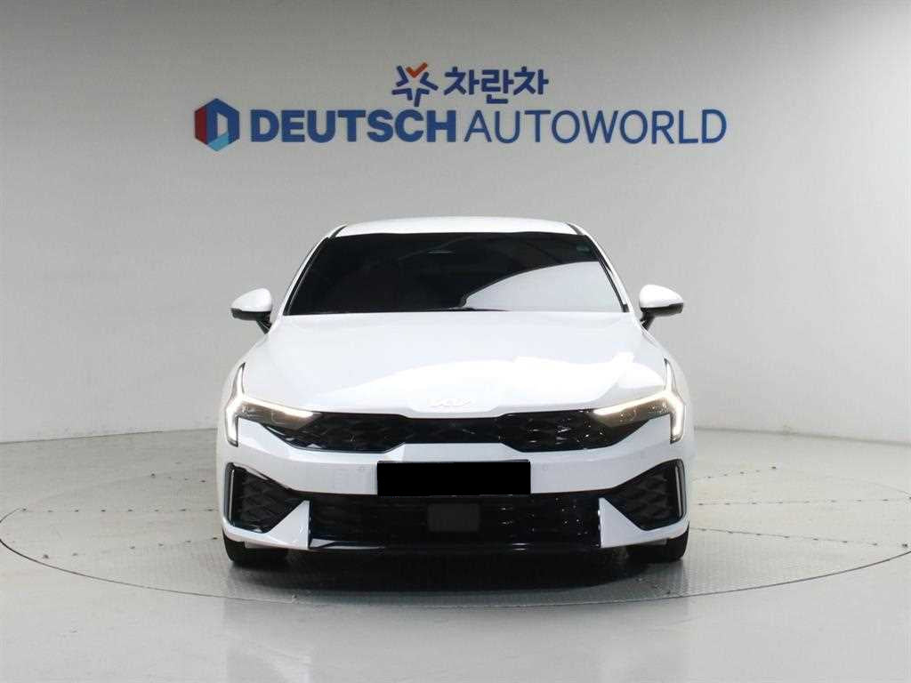 Kia K5 — photo 01